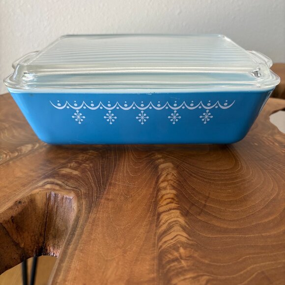 RARE VTG Pyrex Snowflake Blue Snowflake Garland Refrigerator Dish 1 1/2 QT MCM - Picture 2 of 11
